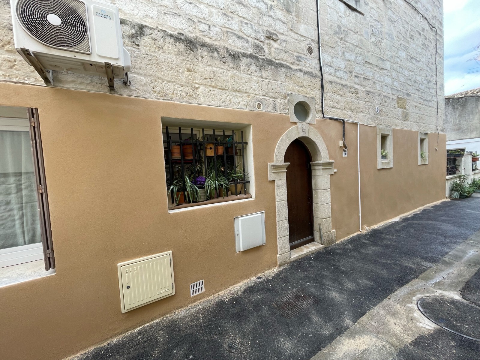 Société de rénovation et de nettoyage de façades avec de bons avis Nîmes près d'Alès 30100 dans le Gard 30