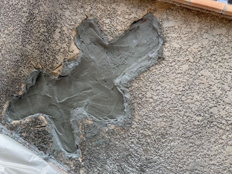 Traitement des fissures avec pose d'agrafes à Vauvert près de Nîmes