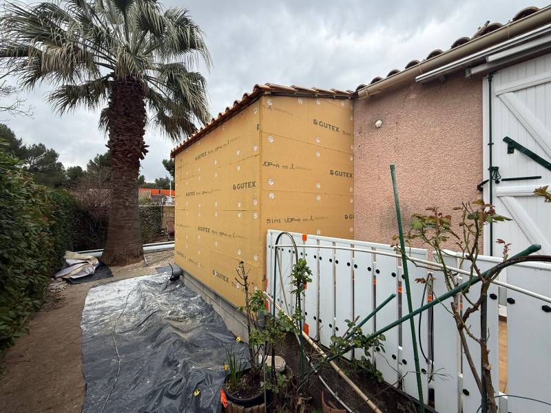 Travaux en cours - Rénovation de façade d'une extension de 75 m²