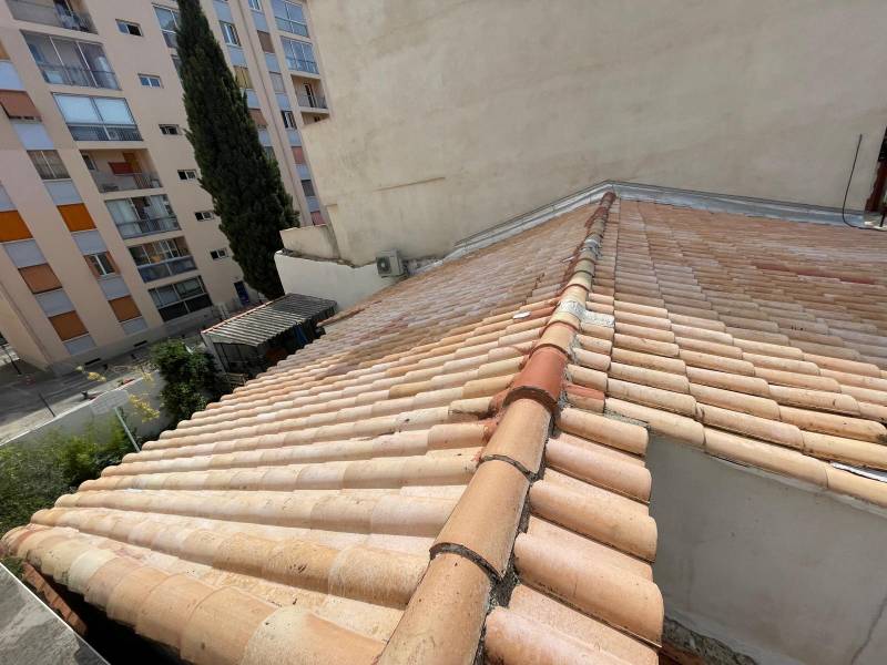 Après démoussage de toiture à Nîmes