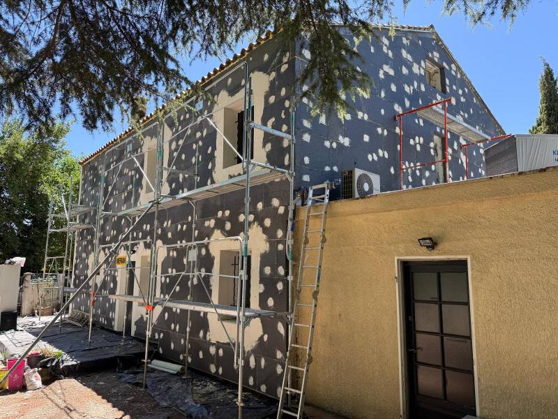 Bienvenue chez RV FAÇADE : Votre expert en isolation et ravalement de façade à Garons