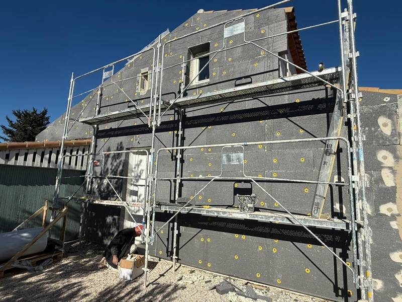 Travaux en cours : Isolation thermique par l’extérieur à Saint-Gilles