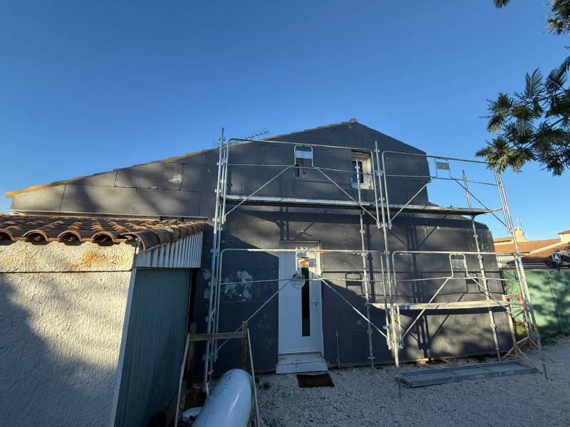 Travaux en cours : Isolation thermique par l’extérieur à Saint-Gilles