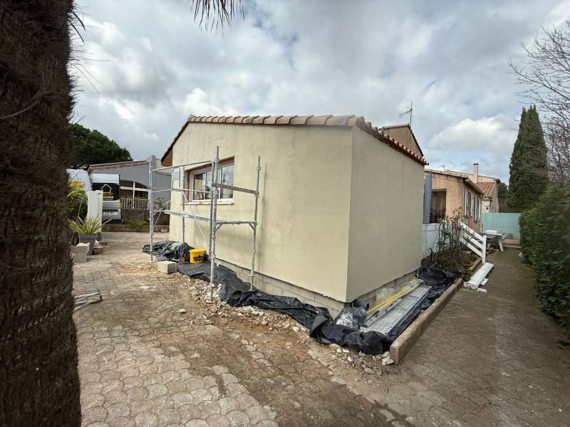 Travaux en cours - Rénovation de façade d'une extension de 75 m²